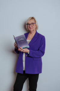 Naria_Band1_BuchNariastehend